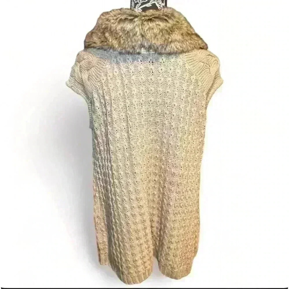 Hannah S Women's Tan Knit Wrap Cardigan Faux Fur Collar Size M - Picture 3 of 4